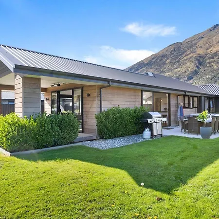 Wanderlust - Queenstown Holiday Home